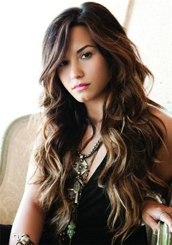 2014-2015-kirpimai-modelis-ilgi-kirpimai-demi-lovato