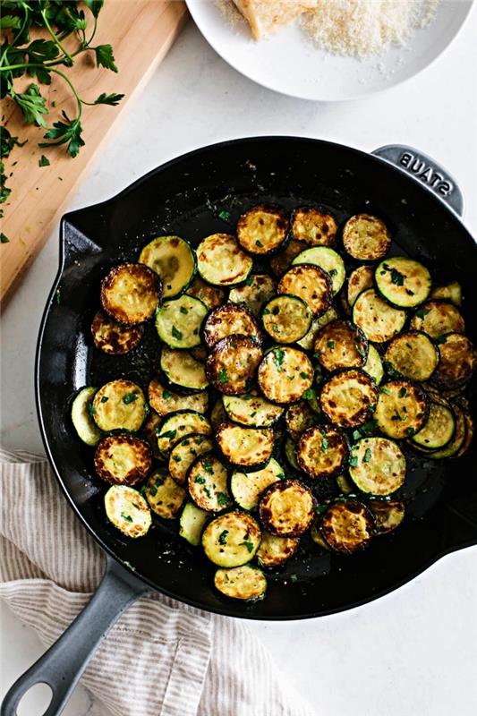 kako kuhati pečene bučke, hiter recept za prepražene bučke s parmezanom