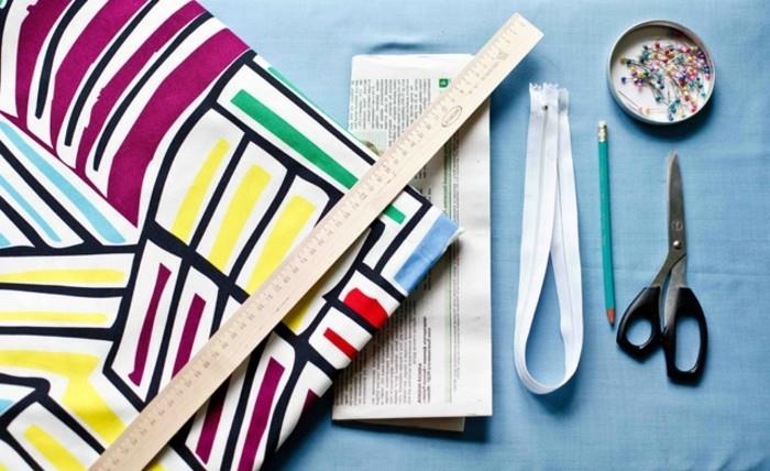 barvne-blazine-materiali-potrebne-škarje-tkanina-svinčnik-ravnilo-plastika-stiskalnica