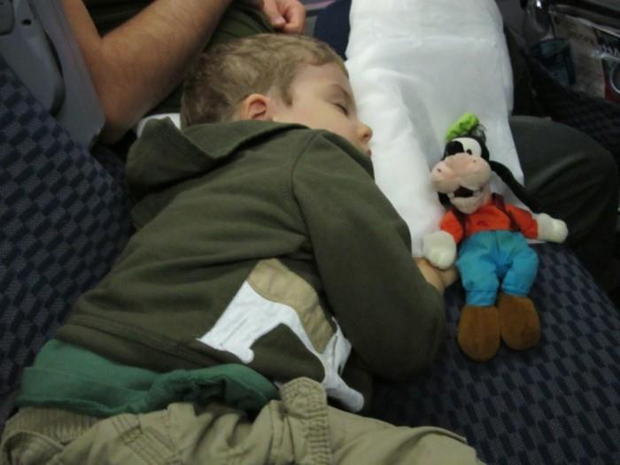 pagalvė-lėktuvui-kelionei-pagalvė