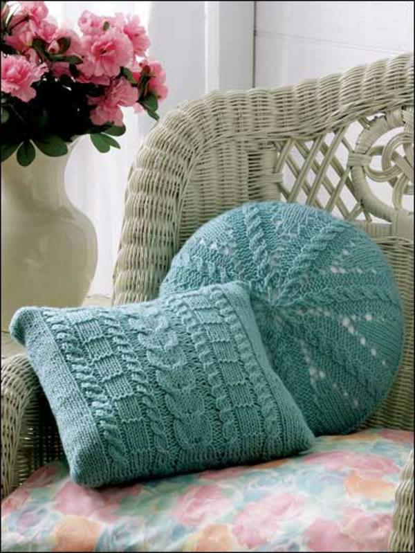 pagalvėlės megztos-turkio spalvos