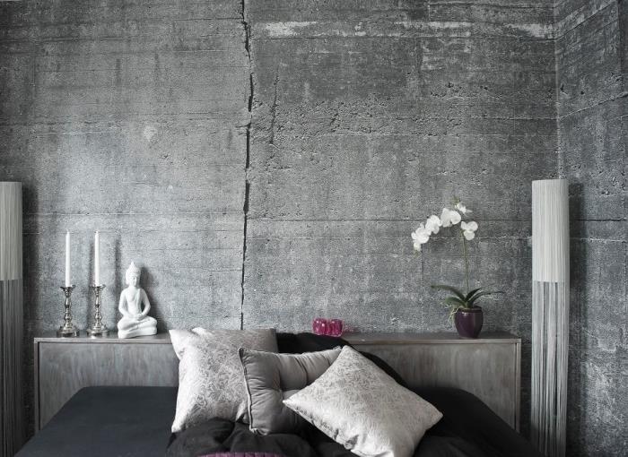 pramoninio stiliaus dekoras su betono imitacijos tapetais ir pilka galvūgaliu, pilkas miegamojo išdėstymas