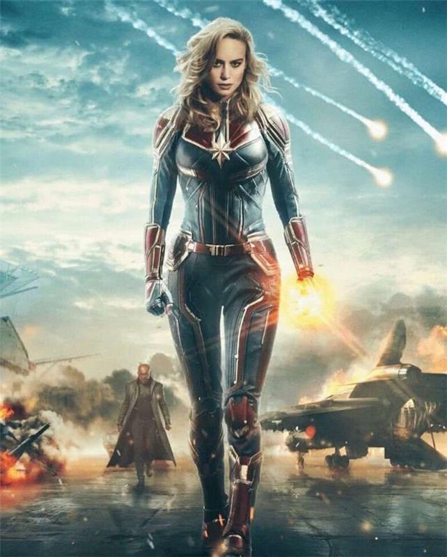 slika iz filma Captain Marvel, ki ima rekord na blagajni za filmski prvenec za film, ki sta ga režirala Anna Boden in Marvel Heroine, ki jo igra Brie Larson