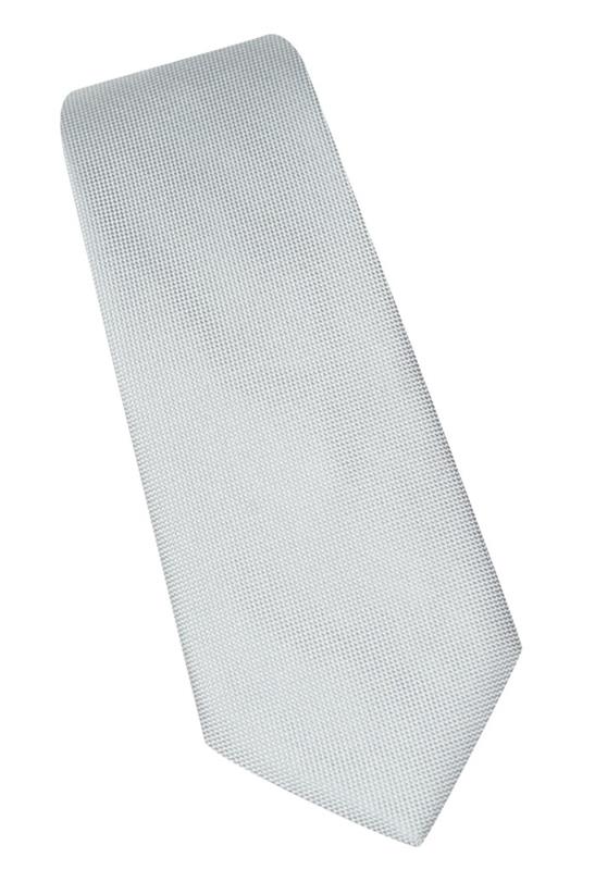 hladna-siva-svilena-kravata-ideja-kaj obleči