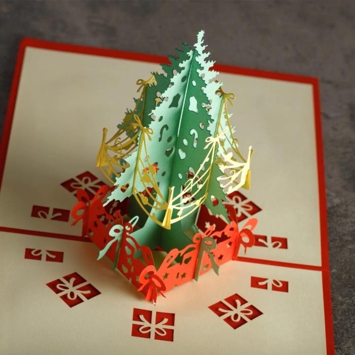 renkli kağıt ağacı olan bir Noel pop-up kartı örneği, origami tekniği ile kendinizi yapmak için bir tebrik kartı şablonu