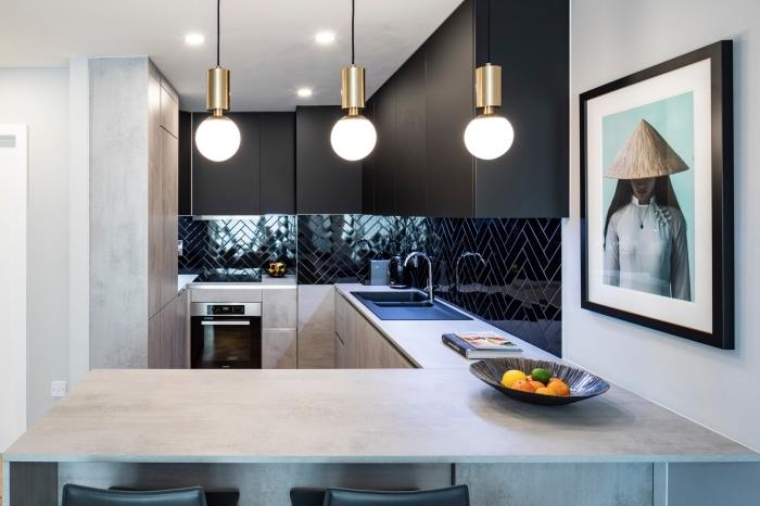 modern küçük mutfak dekorasyonu, mat siyah yüksek mobilya ve paslanmaz çelik aksan ile gri ve beyaz mutfak tasarımı