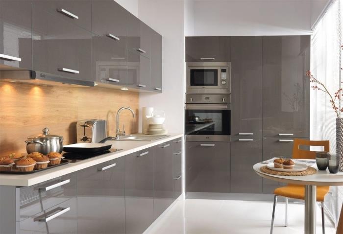 l'de küçük mutfak dekorasyonu, ahşap sıçramalı gri ve beyaz mutfak örneği, beyaz tezgah modeli