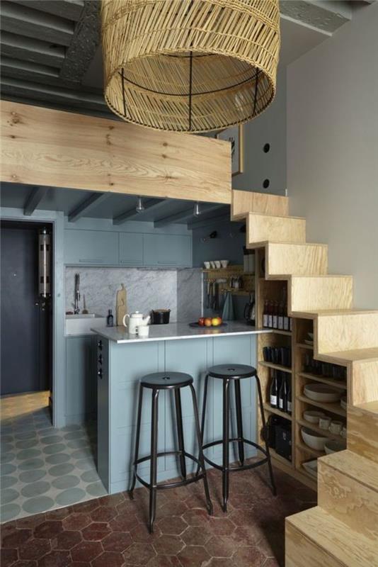 marmorni učinek backsplash osrednji otok in svetlo sivo stopnišče kuhinjske omare ne japonsko leseno vzmetenje boemski šik