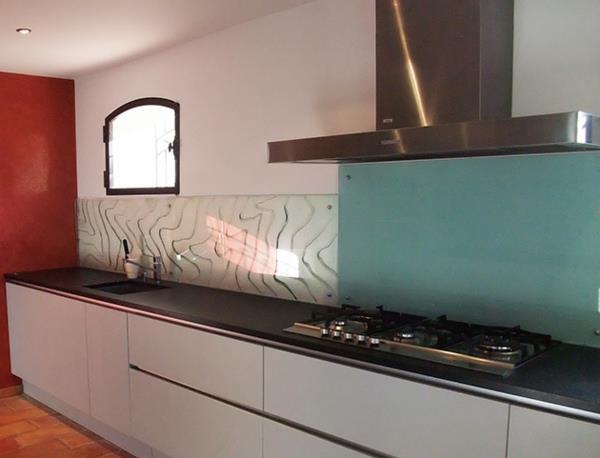 splashback-steklo-pesek