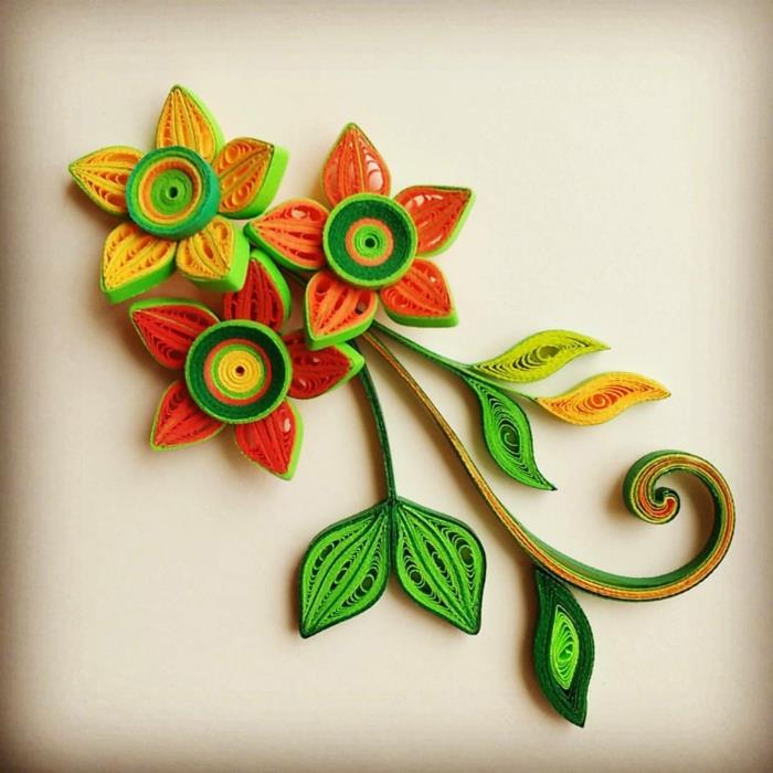 orijinal kağıt katlama, turuncu ve yeşil çiçekler, neşeli renklerde sanatsal tasarım