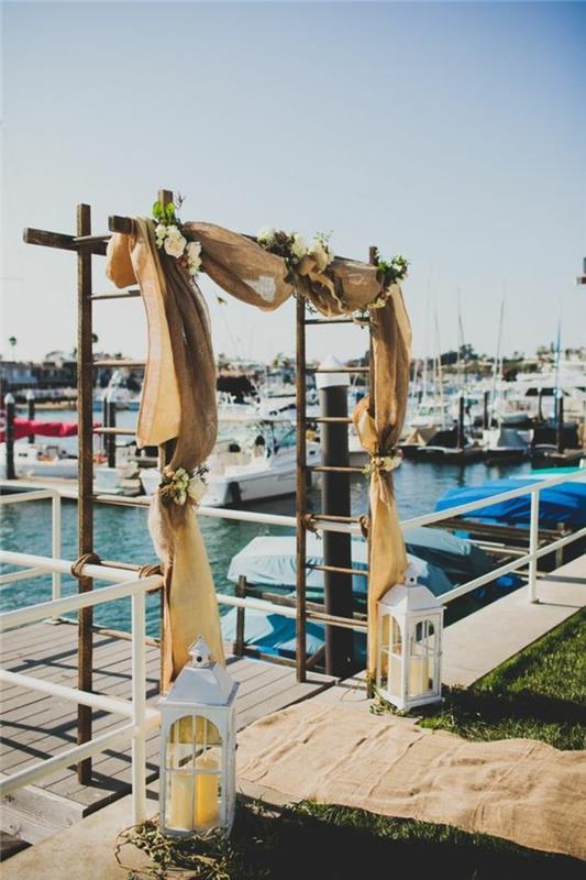 vestuvių ceremonija-jūroje-arka-vestuvės-apleistas-prašmatnus