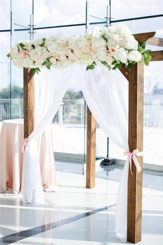 elegantiškos-gėlių-arkos-ceremonijos-patalpų-vestuvės