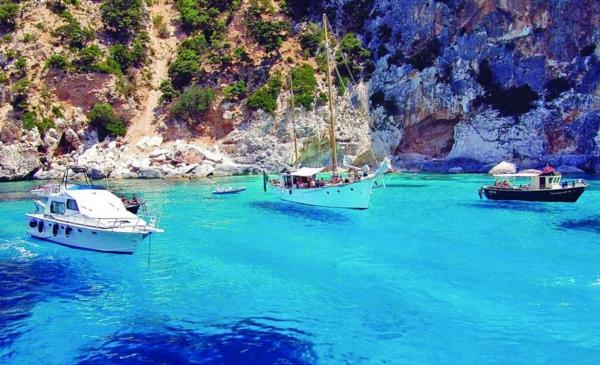 kristalno čiste vode-križarjenja na Sardiniji