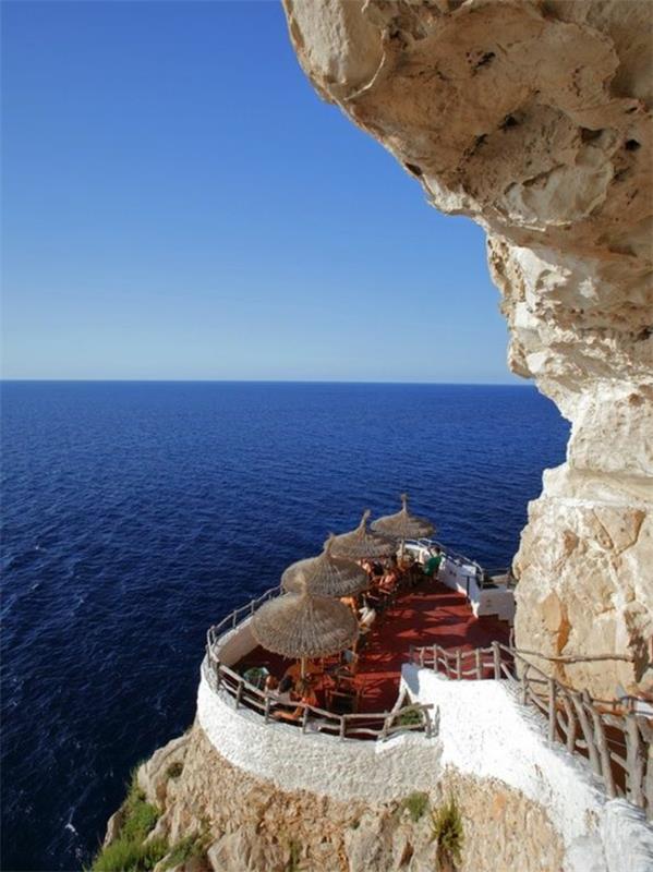 križarjenja-v-mediteranskem-čarobnem-kraju-v-skalah