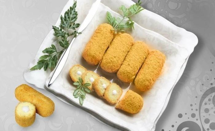krompir-kroket-z-mozzarello-sir-za-okras-z-aromatičnimi zelišči