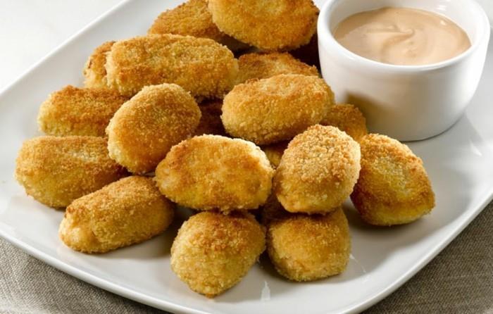 krompirjeve krokete za serviranje z gorčično omako