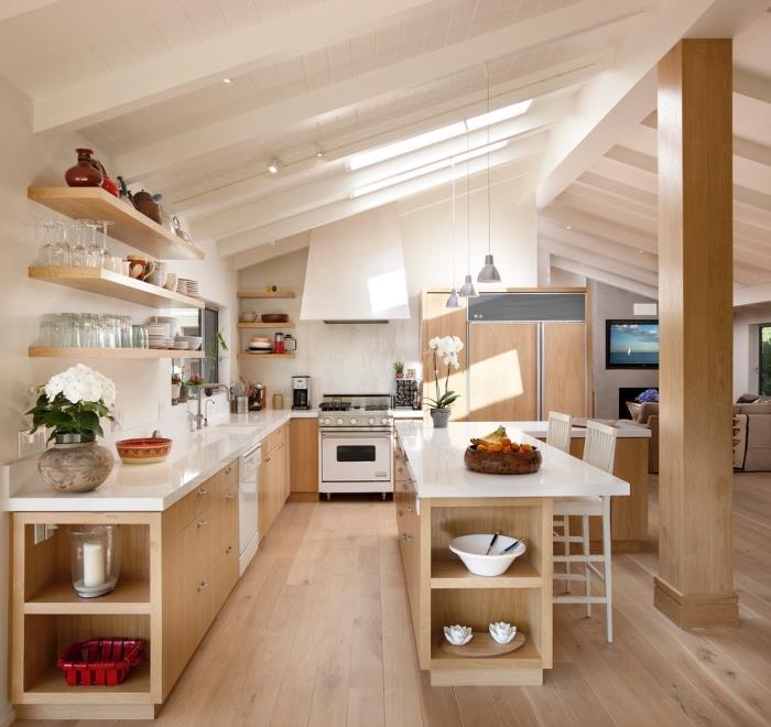 kotna kuhinjska omara, kuhinja z belimi stropnimi okni, lesene kuhinjske omare z belimi pulti