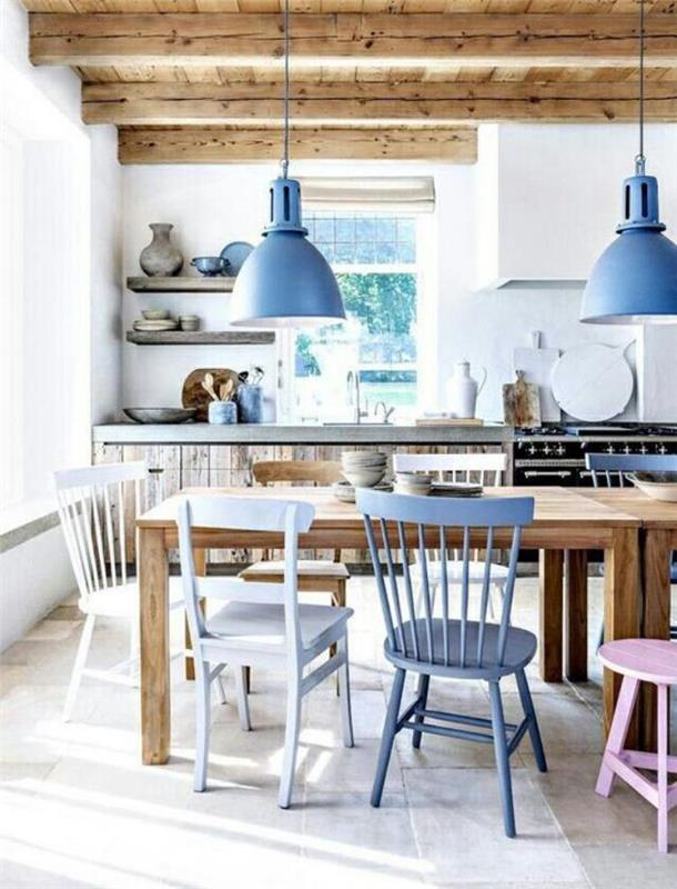 baltos ir medinės virtuvės-baltos-medinės-virtuvės ir pramoninės-mėlynos lempos