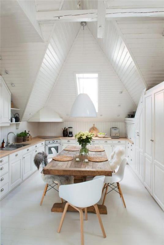 balta ir medinė virtuvė-dekoras-svirno stiliaus virtuvė