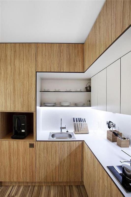 balta ir medinė virtuvė-u formos virtuvė-su įmontuota saugykla