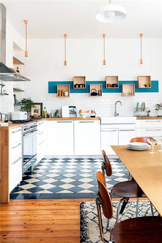 balta ir medinė virtuvė-skandinaviška virtuvė-su mėlynais akcentais