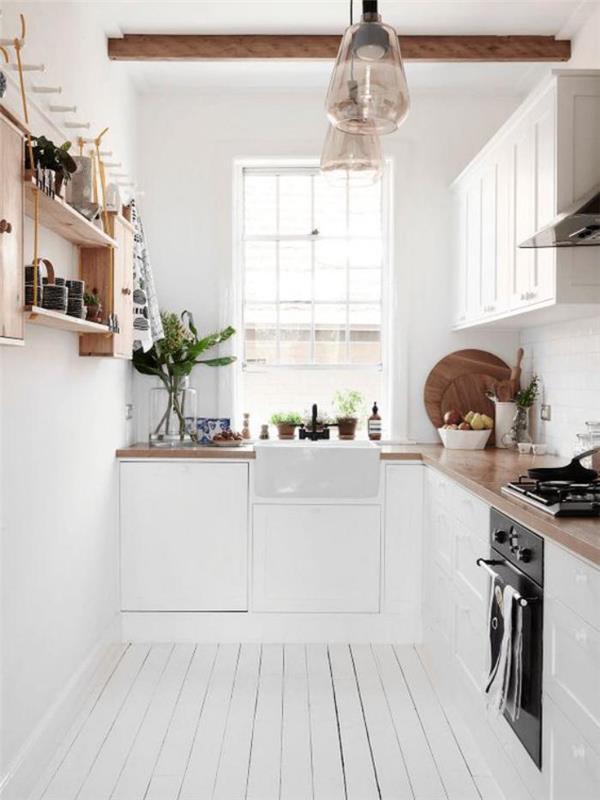 balta ir medinė virtuvė-baltai nuplautos medinės grindys