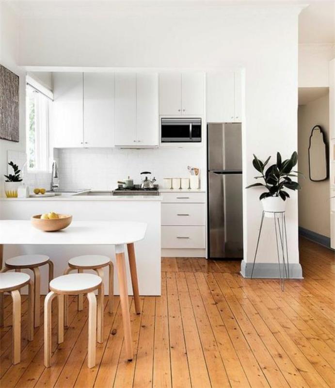 baltos ir medienos virtuvės apdaila-idėja-virtuvė-grindys-lakuotos-medinės lentos