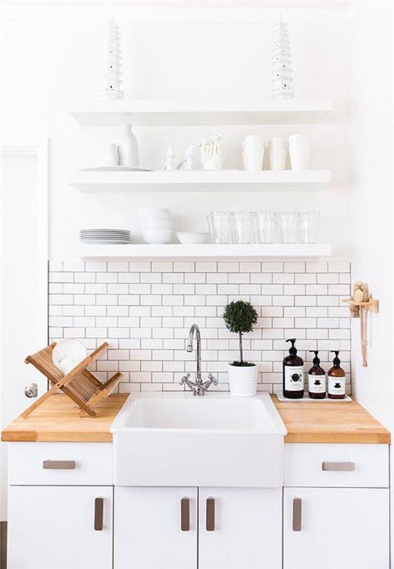 balta ir medinė virtuvė-siena-saugykla-balta