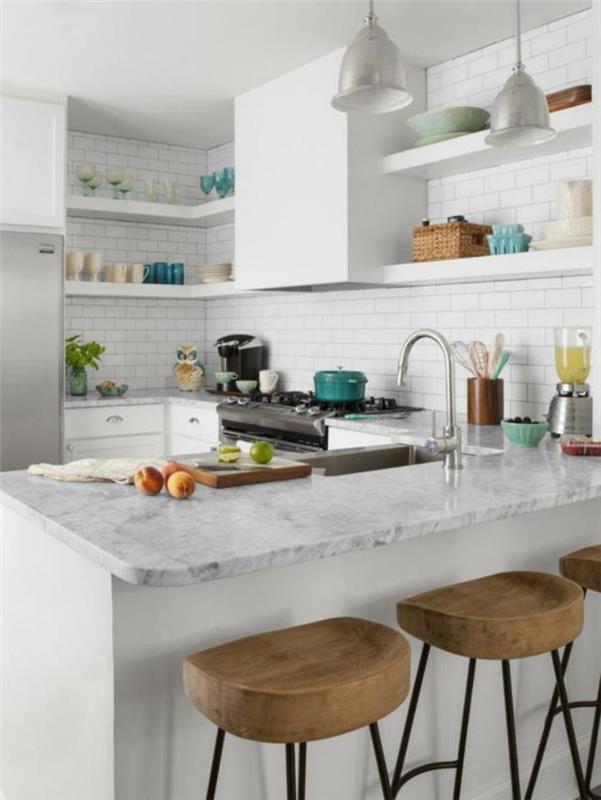 balta ir medinė virtuvė-baltos sienos-plytelės ir marmuras-virtuvės skaitiklis