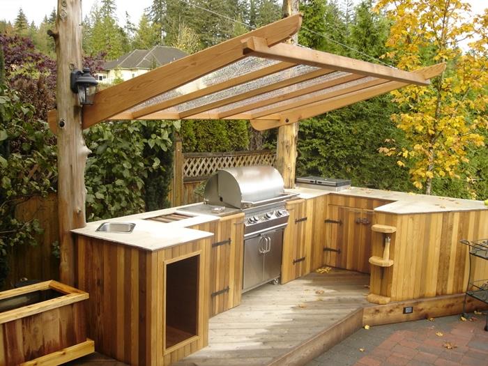 poletna kuhinja na paleti diy projekt gradnja zunanja kuhinja les predelana delovna plošča pečica iz nerjavečega jekla diy omare lesene deske