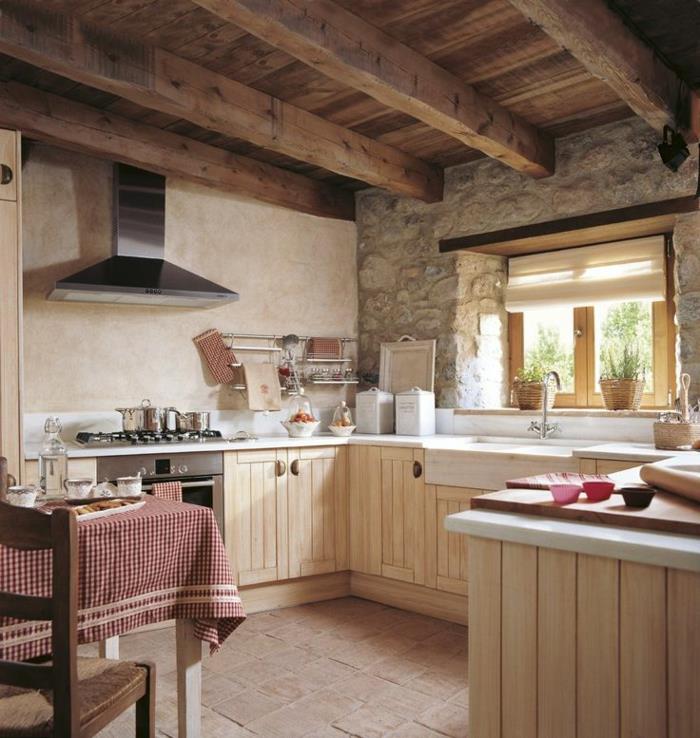 trenutna kuhinja, lesena miza, leseni stol, lesena kuhinjska omara, kamnita stena, skodelica za kavo, posoda s sadjem