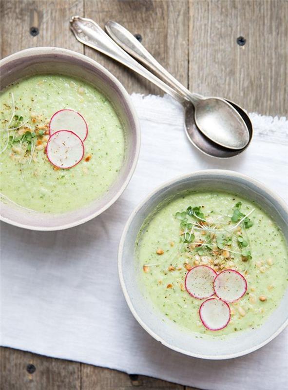 zeleni andaluzijski gazpacho recept s kumarami in redkvicami, lahka juha z žametnim okusom