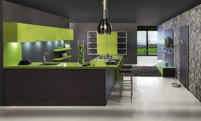 pilkai žalia-virtuvė-modernus-virtuvės baldai-pilkas-kilimas-langas-dideli baldai