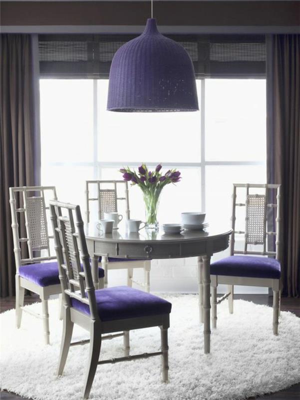 sivo-kuhinjski-vijolični-stoli-kako-kombinirati-slivovo-barvo-v-notranjosti