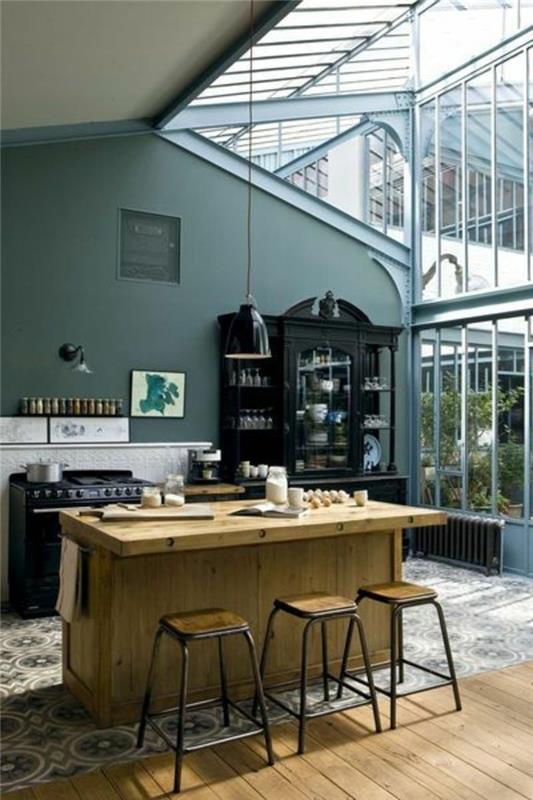 industrijsko-kuhinjsko-stekleno-notranjost-poceni-na-strehi-stene-pobarvano-v-temno-zeleno