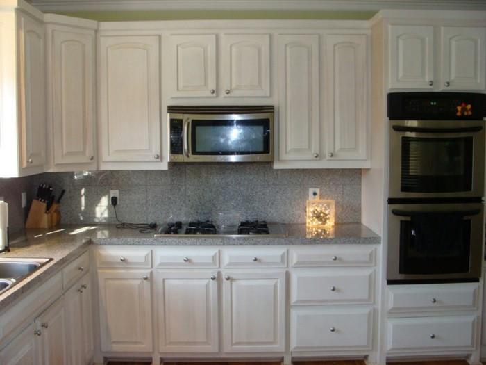 moderni-balta-virtuvė-balta ir nerūdijančio plieno-virtuvė