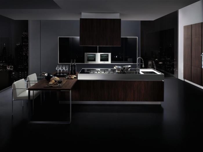 virtuvės su juodomis sienomis ir tamsiai rudos medinės spintelės su aukštųjų technologijų įranga pavyzdys