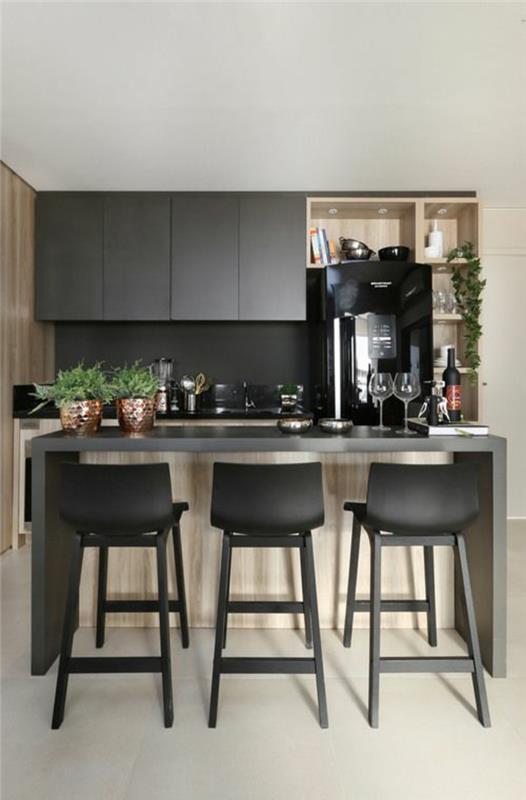 črna kuhinja in les deco črna kuhinja bela tla in strop