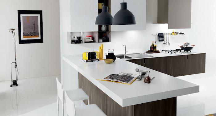 Amerikietiškos virtuvės baras prie svetainės su minimalistinio skandinaviško dizaino baru