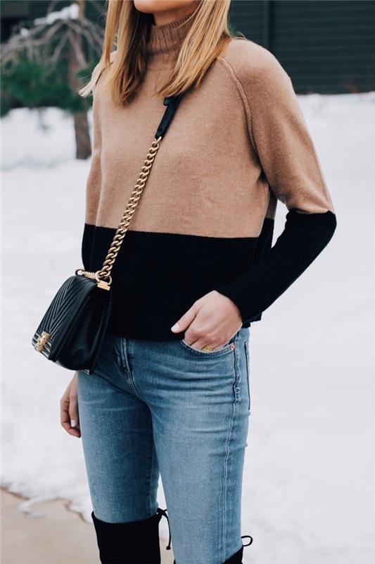 atsitiktinio prašmatnaus žiemos moters aprangos idėja su džinsais ir stilingu megztiniu su originaliu dizainu su aksominiais kelnių juodais batais