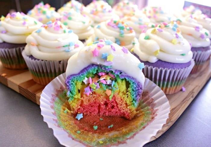 Gökkuşağı renkli baby shower kekleri bireysel baby shower kekleri nasıl süslenir