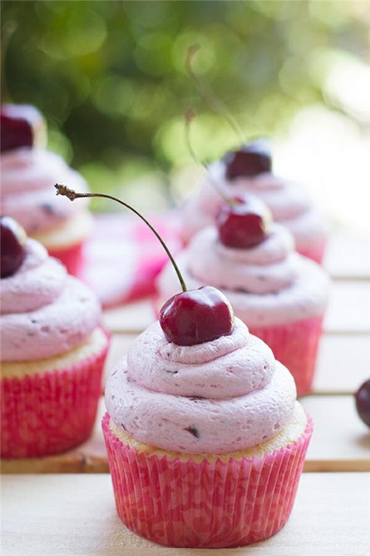 cupcake-čokoladno-glazura-za-češnjev-cupcake