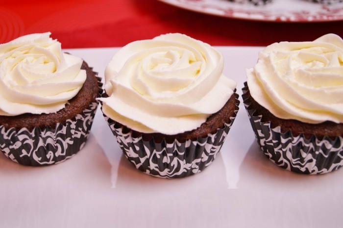 čokoladno-cupcake-icing-za-roza-vanilija-cupcake