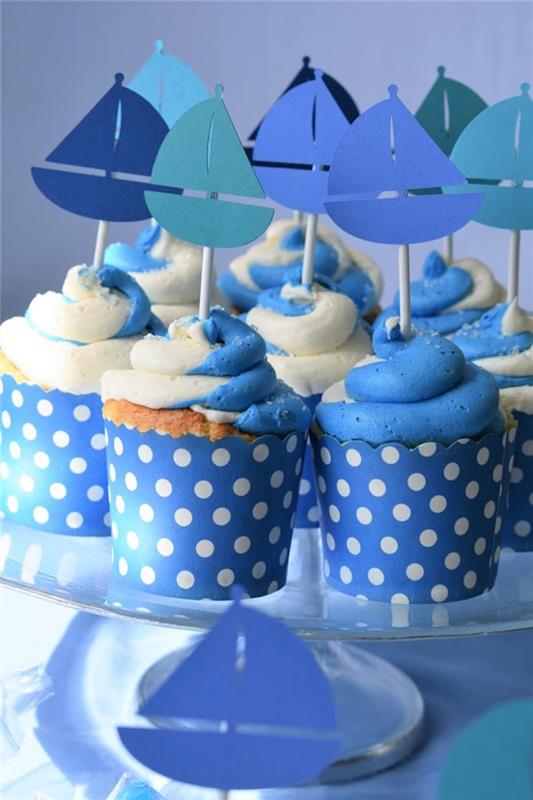 Çok güzel mavi cupcake kek bebek duş pastası fikri bebek duş pastası mavi ve beyaz kremalı pasta tepesi