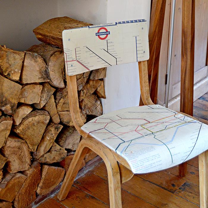 prilagodite leseno omarico s tehniko decopatch, stol, okrašen s starim zemljevidom metroja
