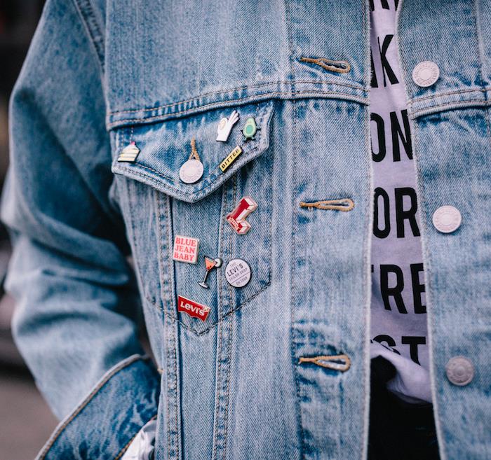 prilagodite denim jakno z različnimi značkami idejo za prilagoditev