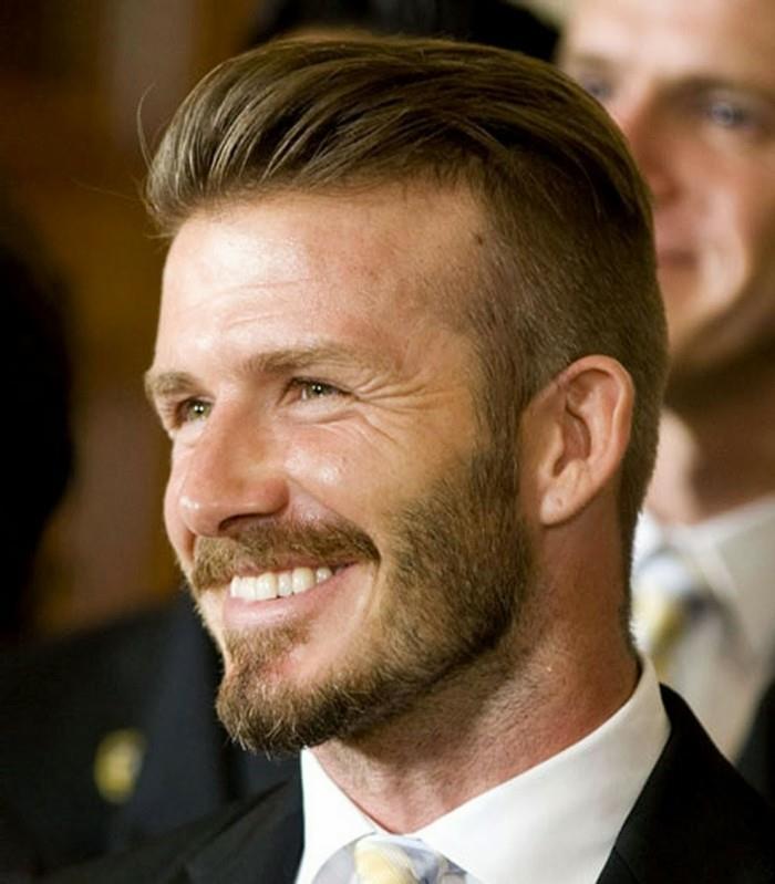 futbolcu david beckham, esmer saçlı, kendi markasına uygun bir tarza sahip, arkaya yatık kısa kısa saç kesimi, sakal ve bıyık