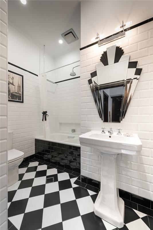 baltos ir juodos deko senojo stiliaus vonios plytelių idėja geometriniai raštai krinta ant pjedestalo veidrodžio apšvietimo led prožektoriai