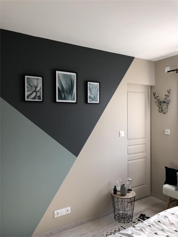 sodoben dekor za spalnico dvobarvni stenski geometrijski vzorci trikotno stensko slikanje mizica lesa in kovinsko črni okvirji za slike