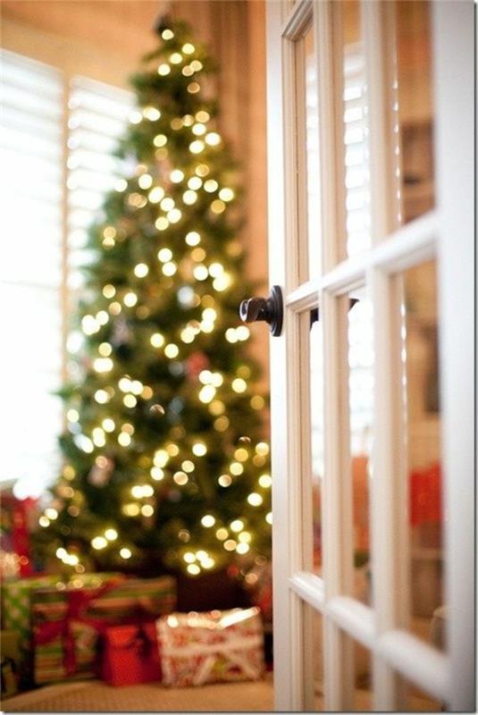 Kalėdų eglutė-elektrinė girlianda-apšvietimas-dekoracija-namuose